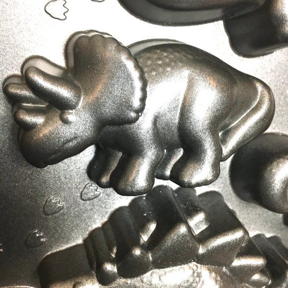 NORDIC WARE Dinosaur Muffin Cupcake Pan EUC - Picture 7 of 12